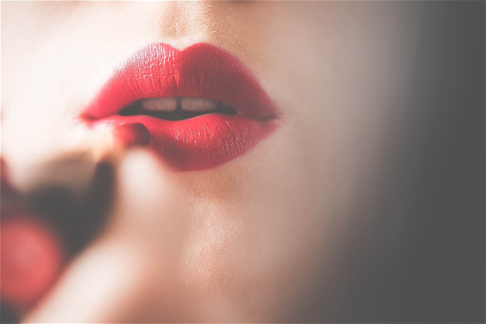 Woman-wearing-red-lipstick-closeup